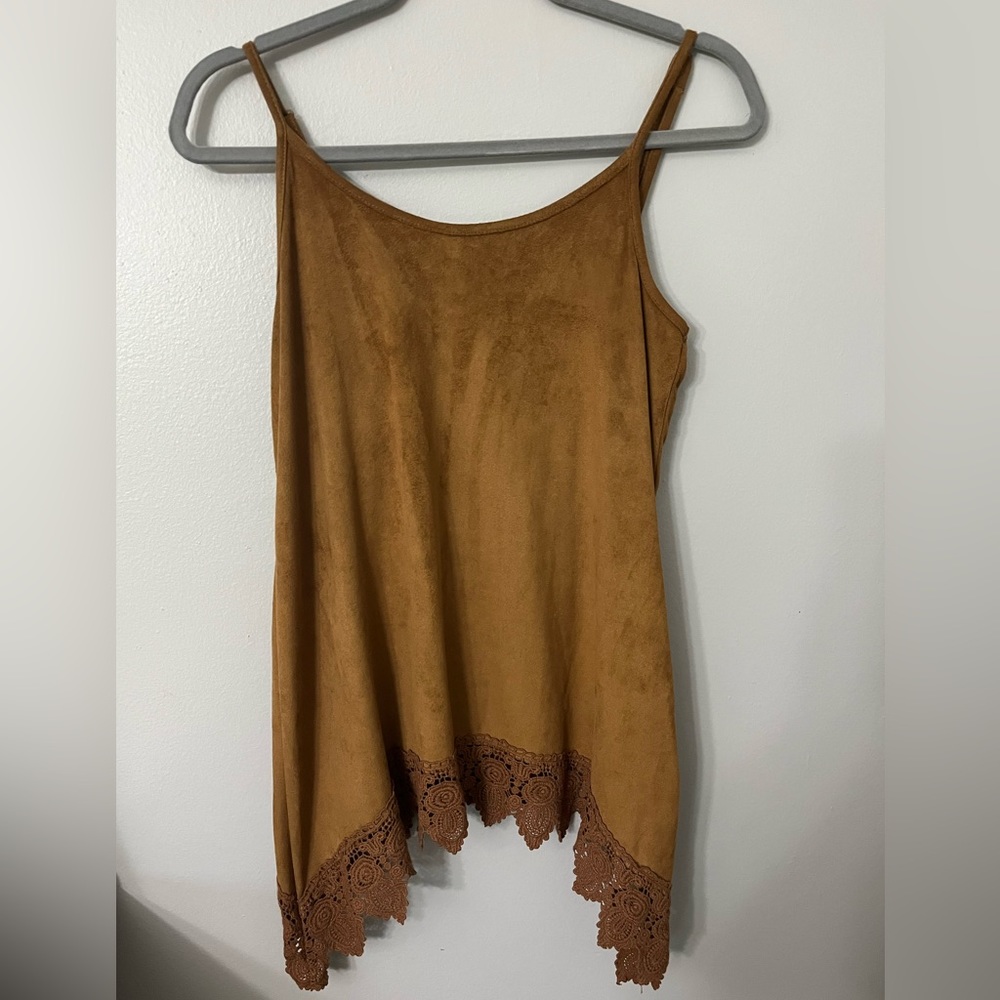 Adorable top with crochet detail bottom- small